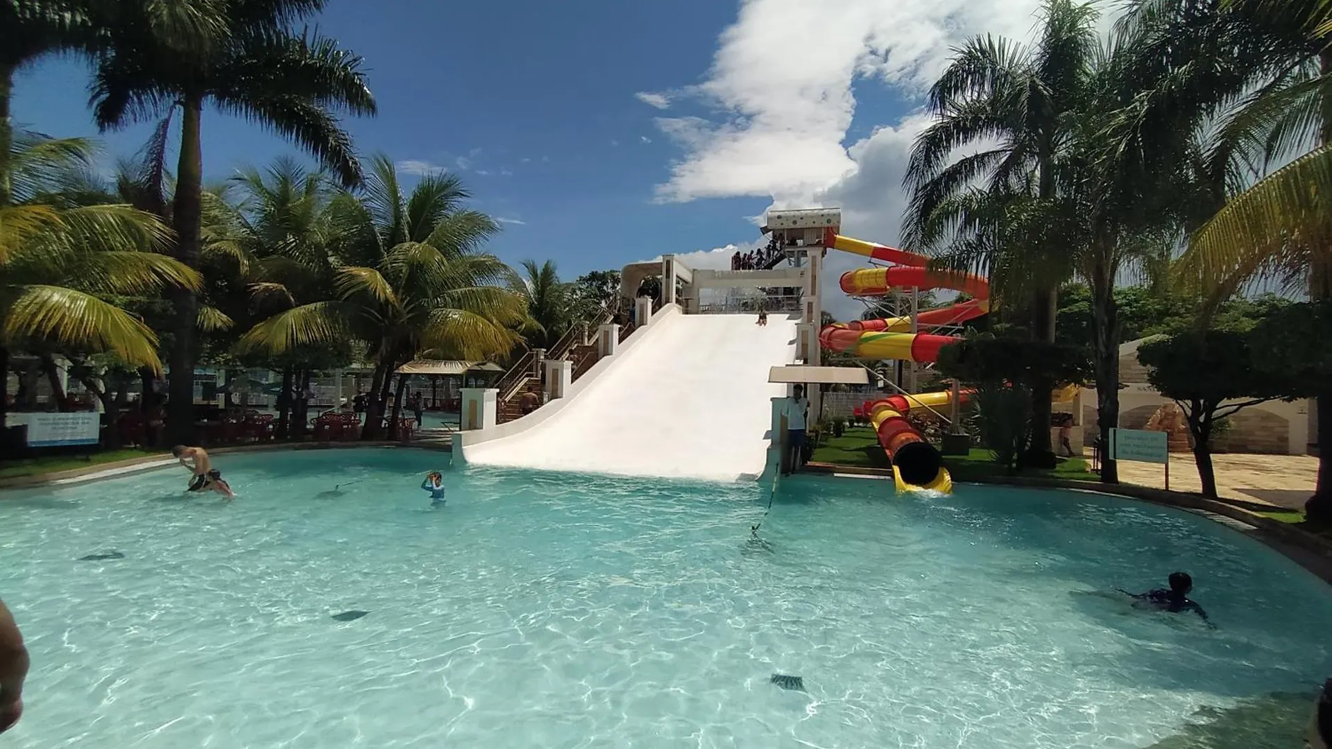 Lacqua Diroma, Mais Parque Acquatico Com Piscina De Ondas Caldas Novas