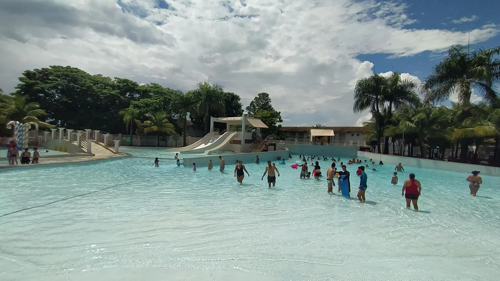 Lacqua Diroma, Mais Parque Acquatico Com Piscina De Ondas Caldas Novas Brazil